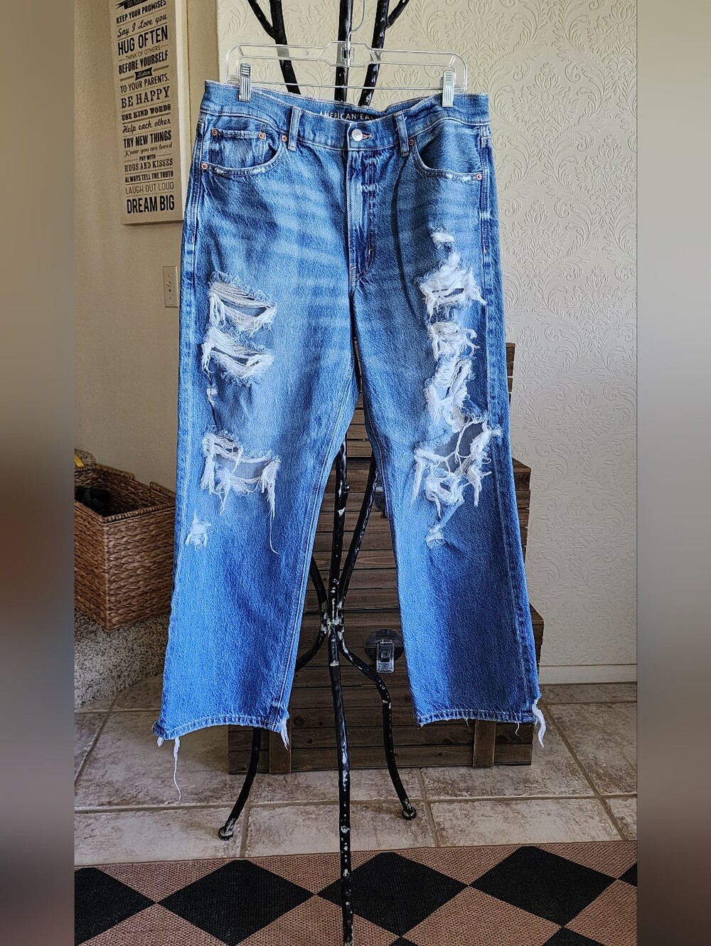 American Eagle Distressed Blue Denim Jeans - Classic Ripped Style